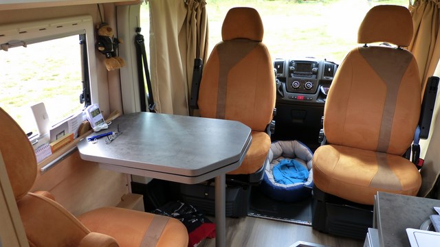 Campingbus Dinette Esstisch Einzelsitze